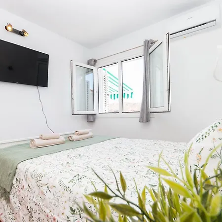 Hilltop Vista Apartment *